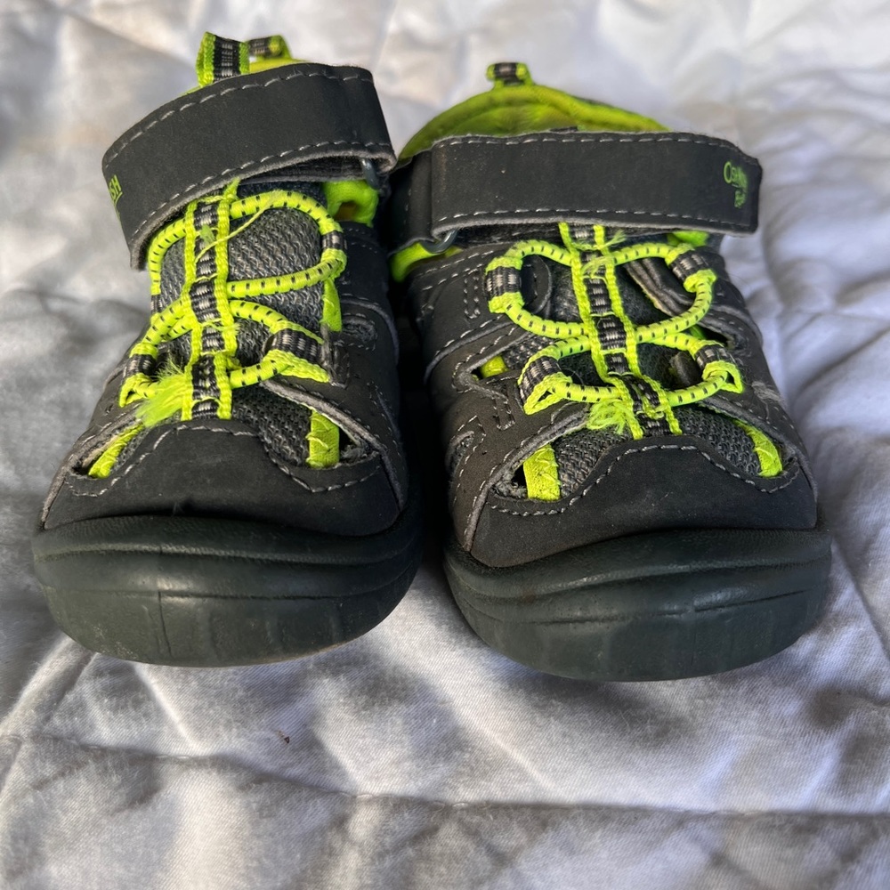 Light green Oshkosh sandals